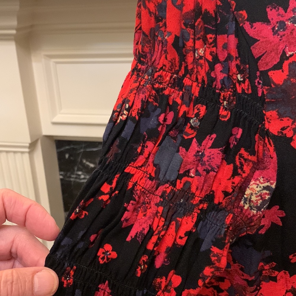 NWT “Free People” red/blk trim smocked sleeve top - Picture 4 of 7